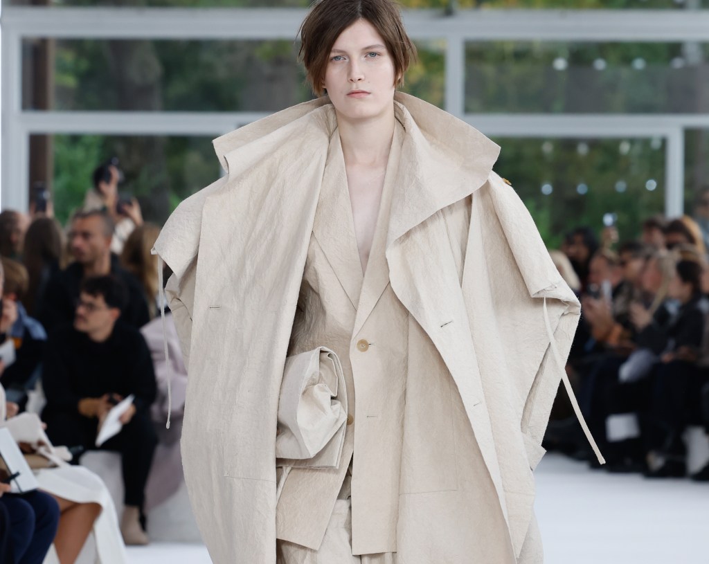 Mode : un vestiaire de papier